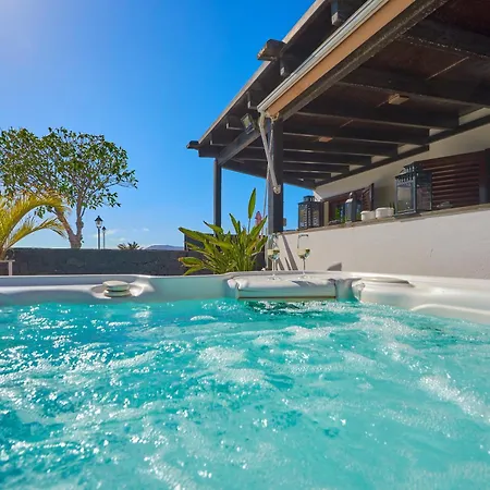 Solsidan Pool, Jacuzzi, A/c 15 Minutes Walking To Marina Rubicon