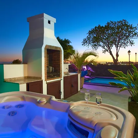 Solsidan Pool, Jacuzzi, A/c 15 Minutes Walking To Marina Rubicon ヴィラ