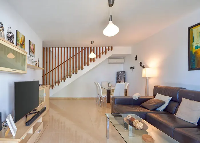 Villa Solsidan Pool, Jacuzzi, A/c 15 Minutes Walking To Marina Rubicon