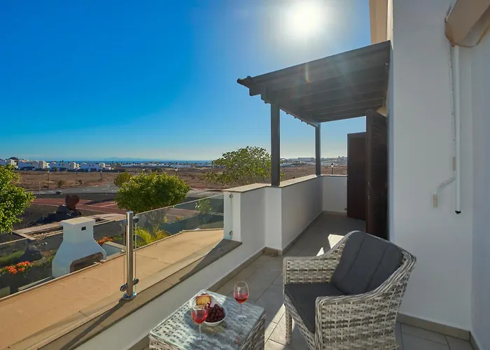 Villa Solsidan Pool, Jacuzzi, A/c 15 Minutes Walking To Marina Rubicon *