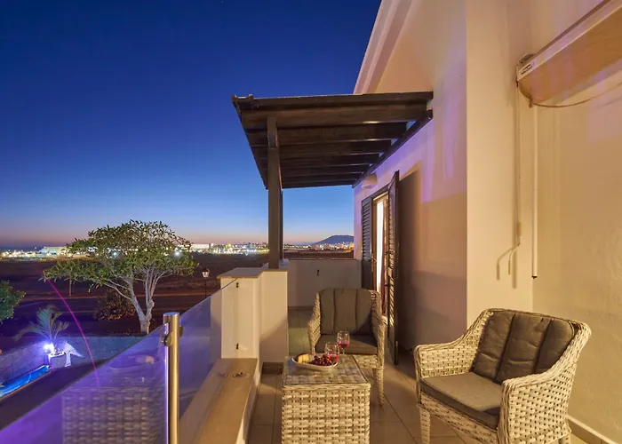 Solsidan Pool, Jacuzzi, A/c 15 Minutes Walking To Marina Rubicon