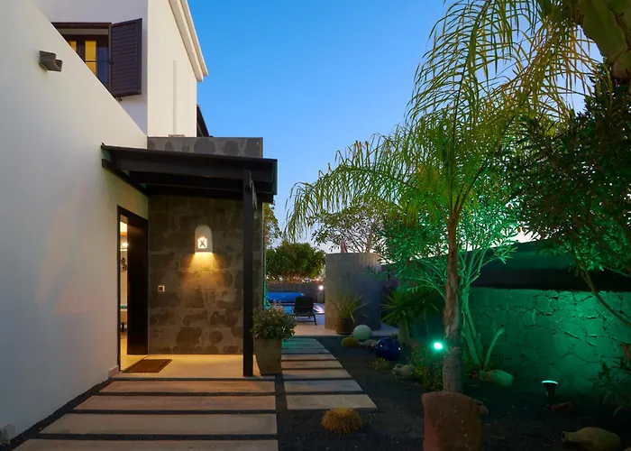 Solsidan Pool, Jacuzzi, A/c 15 Minutes Walking To Marina Rubicon Villa