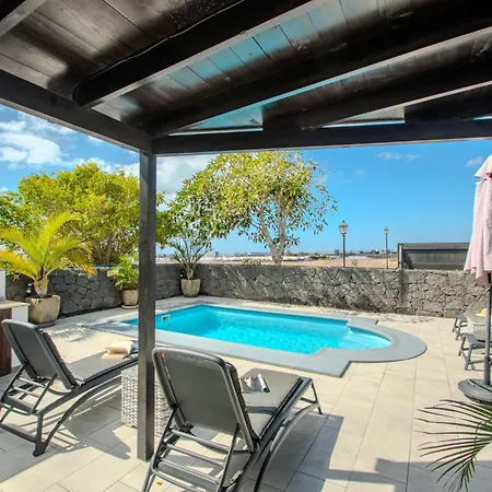 Solsidan Pool, Jacuzzi, A/c 15 Minutes Walking To Marina Rubicon Villa Playa Blanca