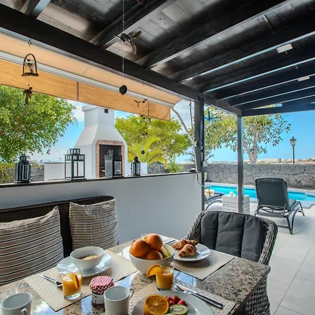 Βίλα Solsidan Pool, Jacuzzi, A/c 15 Minutes Walking To Marina Rubicon