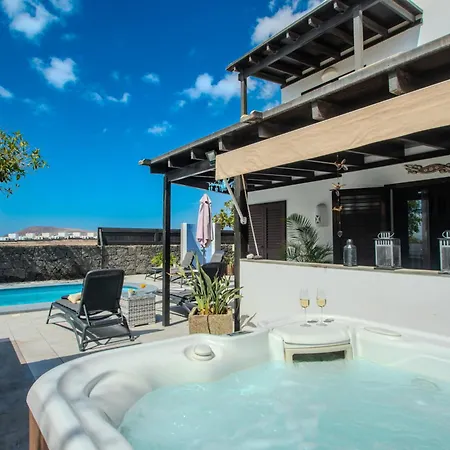 Βίλα Solsidan Pool, Jacuzzi, A/c 15 Minutes Walking To Marina Rubicon