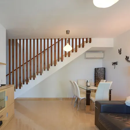 Βίλα Solsidan Pool, Jacuzzi, A/c 15 Minutes Walking To Marina Rubicon