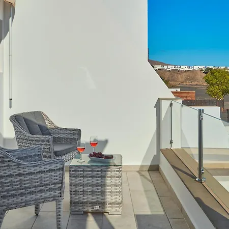 Βίλα Solsidan Pool, Jacuzzi, A/c 15 Minutes Walking To Marina Rubicon Πλάγια Μπλάνκα