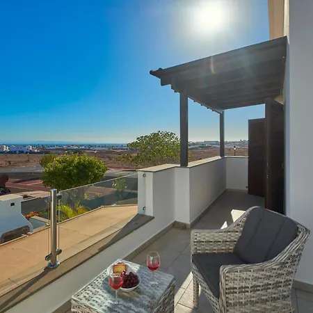 Βίλα Solsidan Pool, Jacuzzi, A/c 15 Minutes Walking To Marina Rubicon *