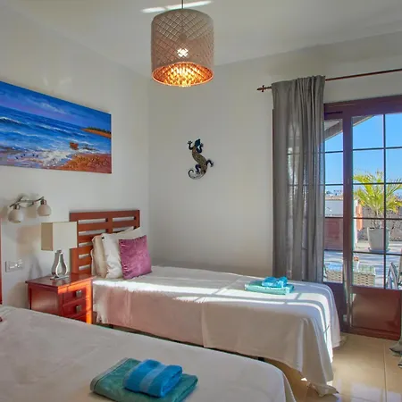 Solsidan Pool, Jacuzzi, A/c 15 Minutes Walking To Marina Rubicon Villa