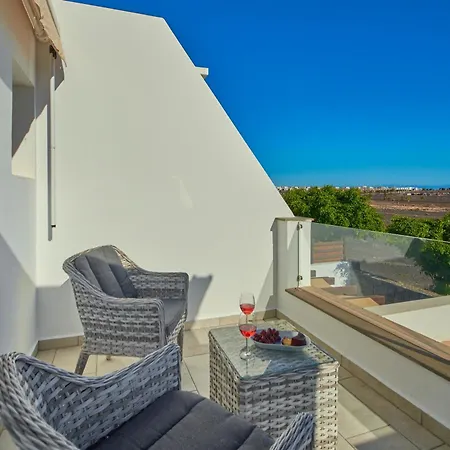Βίλα Solsidan Pool, Jacuzzi, A/c 15 Minutes Walking To Marina Rubicon *