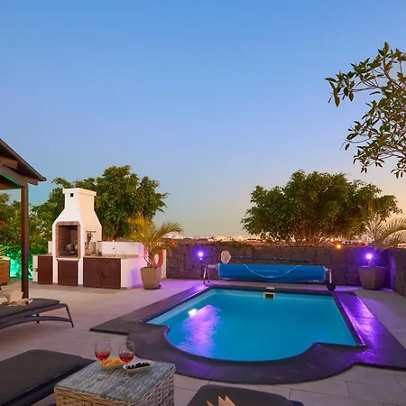 Solsidan Pool, Jacuzzi, A/c 15 Minutes Walking To Marina Rubicon Villa *