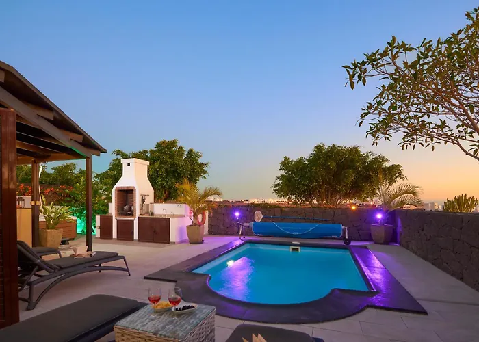 Solsidan Pool, Jacuzzi, A/c 15 Minutes Walking To Marina Rubicon Villa *