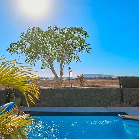 Solsidan Pool, Jacuzzi, A/c 15 Minutes Walking To Marina Rubicon Willa Playa Blanca (Lanzarote)