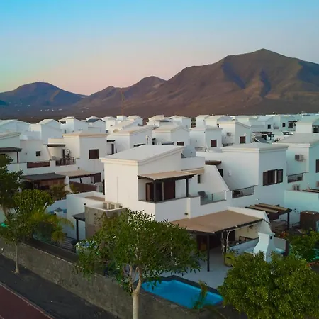Willa Solsidan Pool, Jacuzzi, A/c 15 Minutes Walking To Marina Rubicon Playa Blanca (Lanzarote)