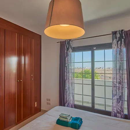 فيلة Solsidan Pool, Jacuzzi, A/c 15 Minutes Walking To Marina Rubicon بلايا بلانكا