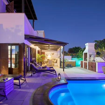 فيلة Solsidan Pool, Jacuzzi, A/c 15 Minutes Walking To Marina Rubicon بلايا بلانكا