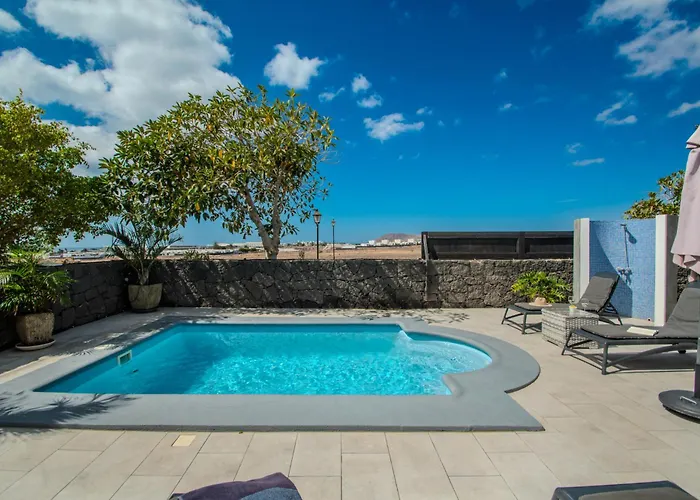 Solsidan Pool, Jacuzzi, A/c 15 Minutes Walking To Marina Rubicon Вилла