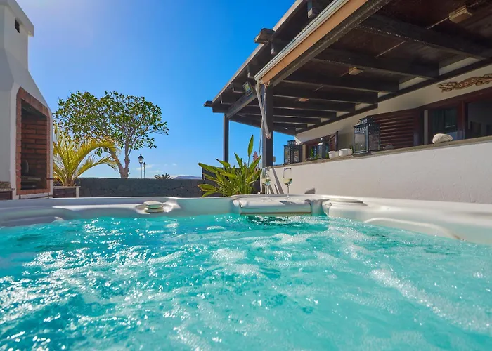 Solsidan Pool, Jacuzzi, A/c 15 Minutes Walking To Marina Rubicon