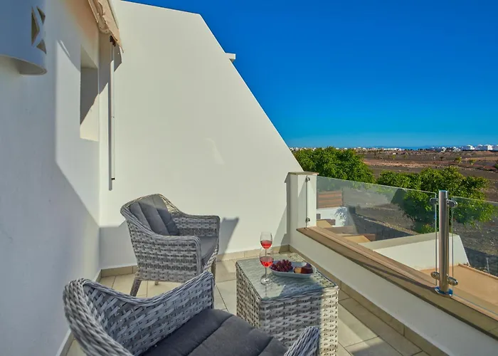 Вилла Solsidan Pool, Jacuzzi, A/c 15 Minutes Walking To Marina Rubicon *